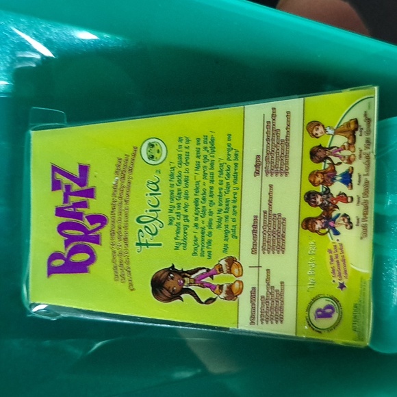 Mini Bratz Series 3 Formal Funk Felicia & Cloe - Picture 9 of 9